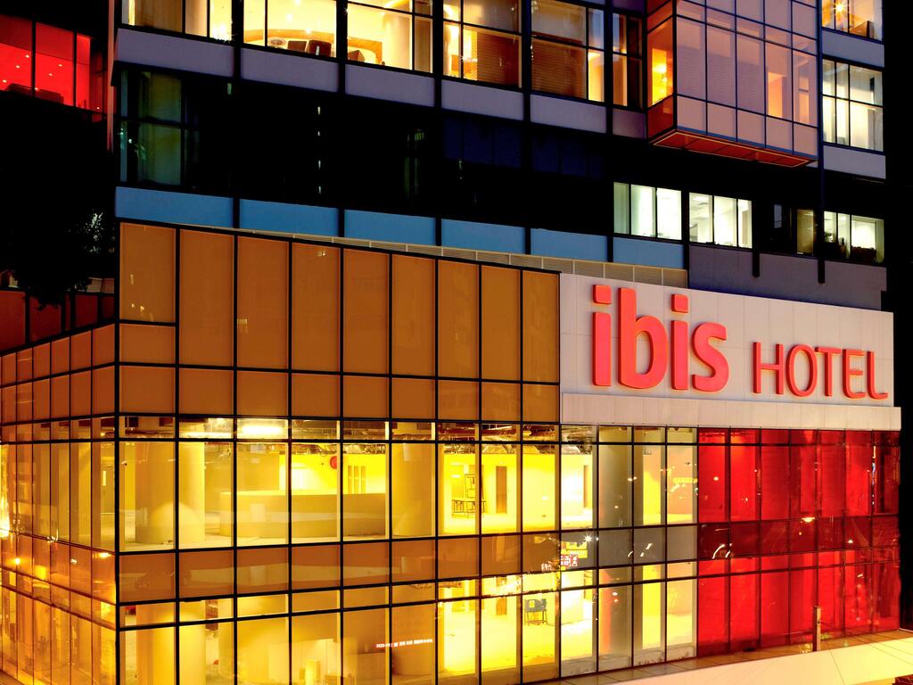 best place to stay in Hong Kong - Ibis Hotel